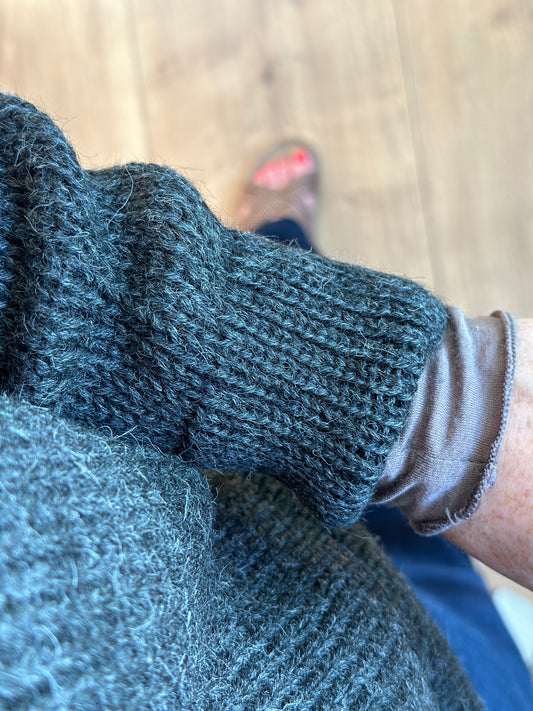 Naja Sweater, Charcoal, Esencia