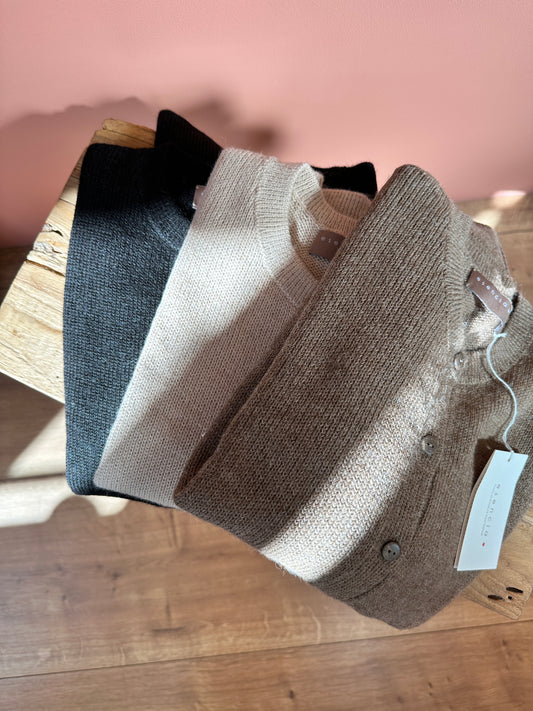 Sabrina Cardigan, Rose, Esencia