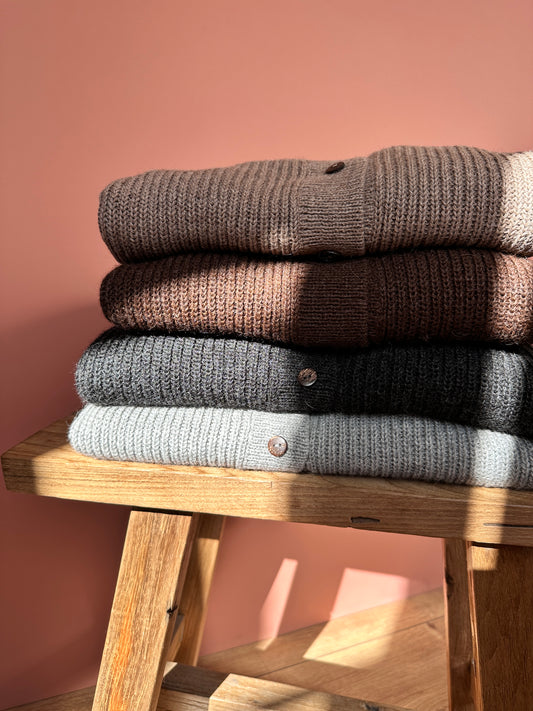 Mona Cardigan, Dove, Esencia