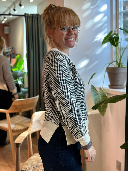 Nao Sweater, Ivory/Charcoal, Esencia