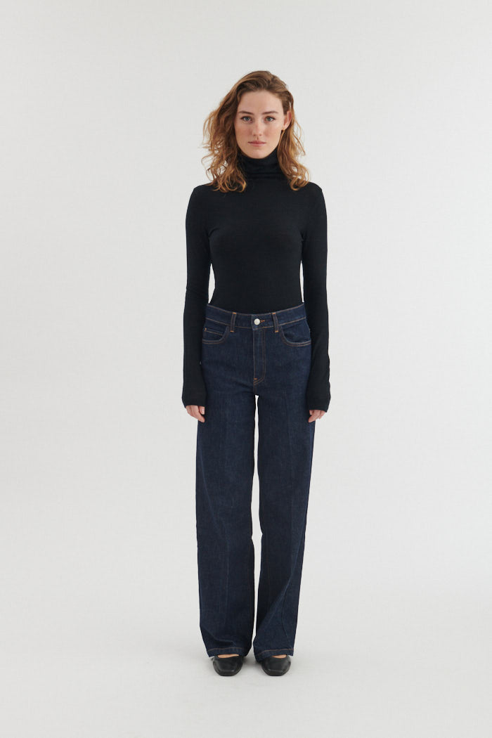 Rinja T-Neck, Black, Basic Apparel