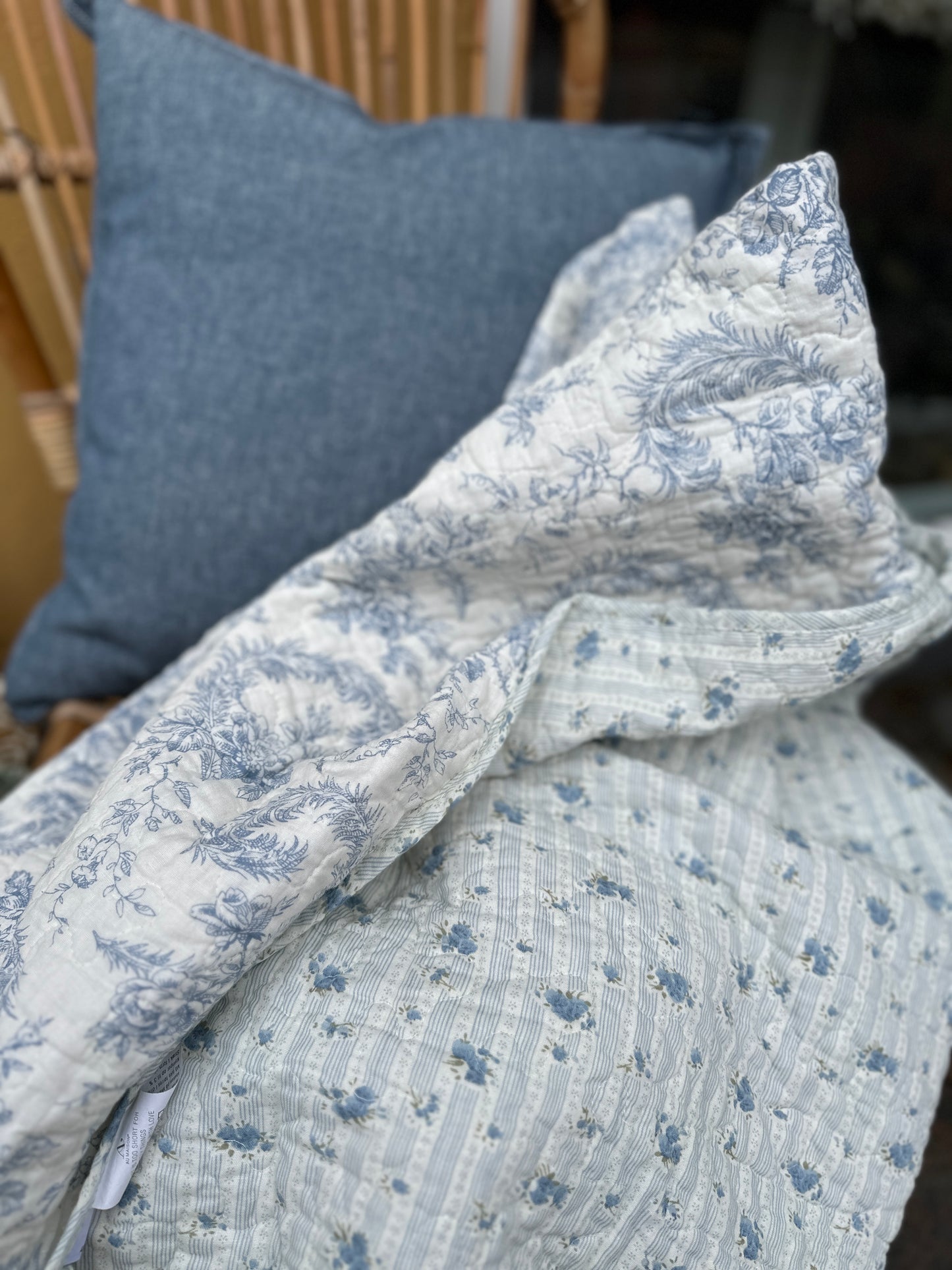 Quiltet plaid (140x180 cm) - blå mix