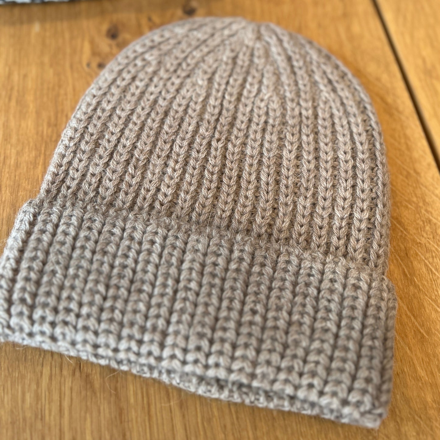 Hat Michel, Pebble, Esencia