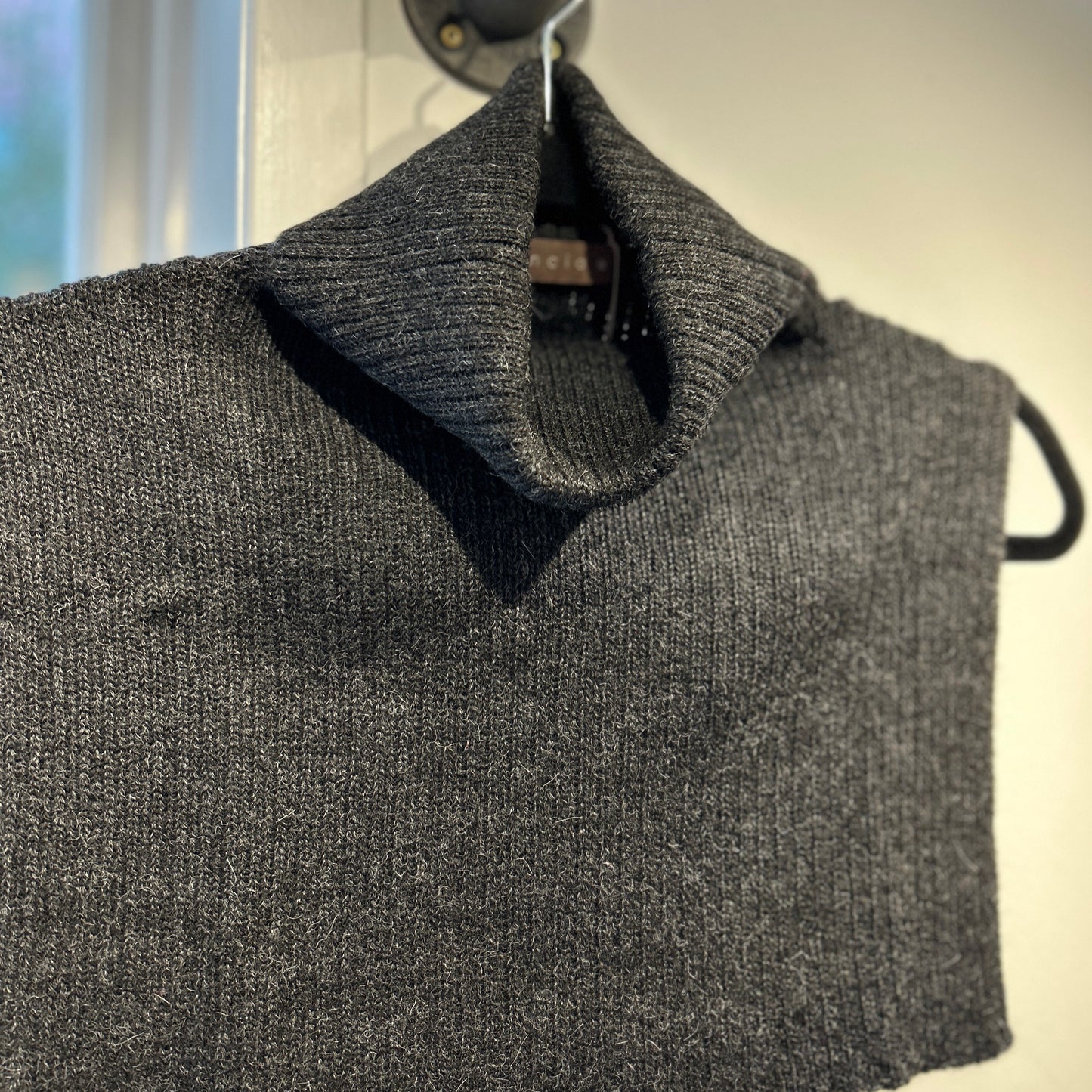 Neck Warmer, Charcoal, Esencia