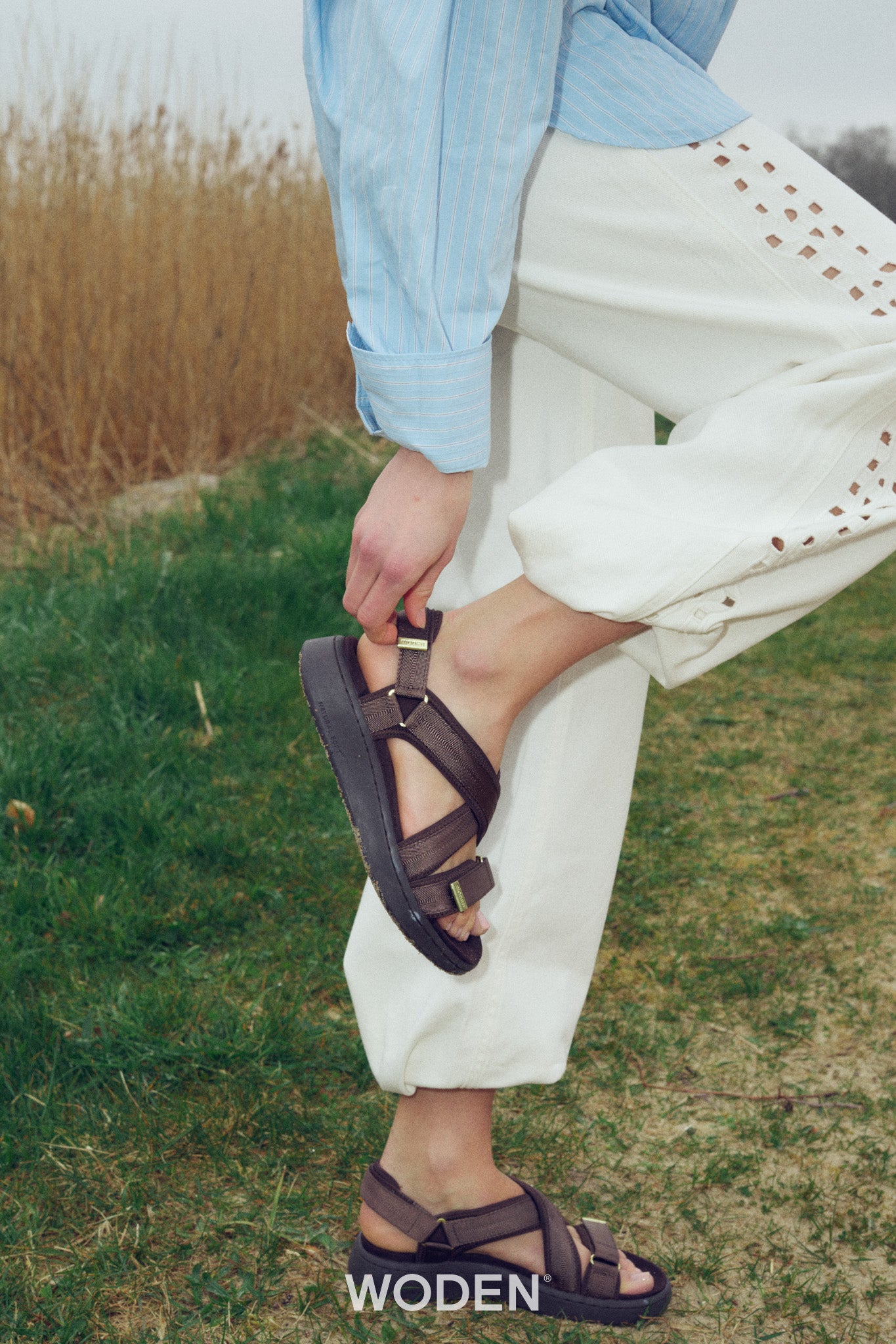 Line Cross Sandal, Chocolate, Woden