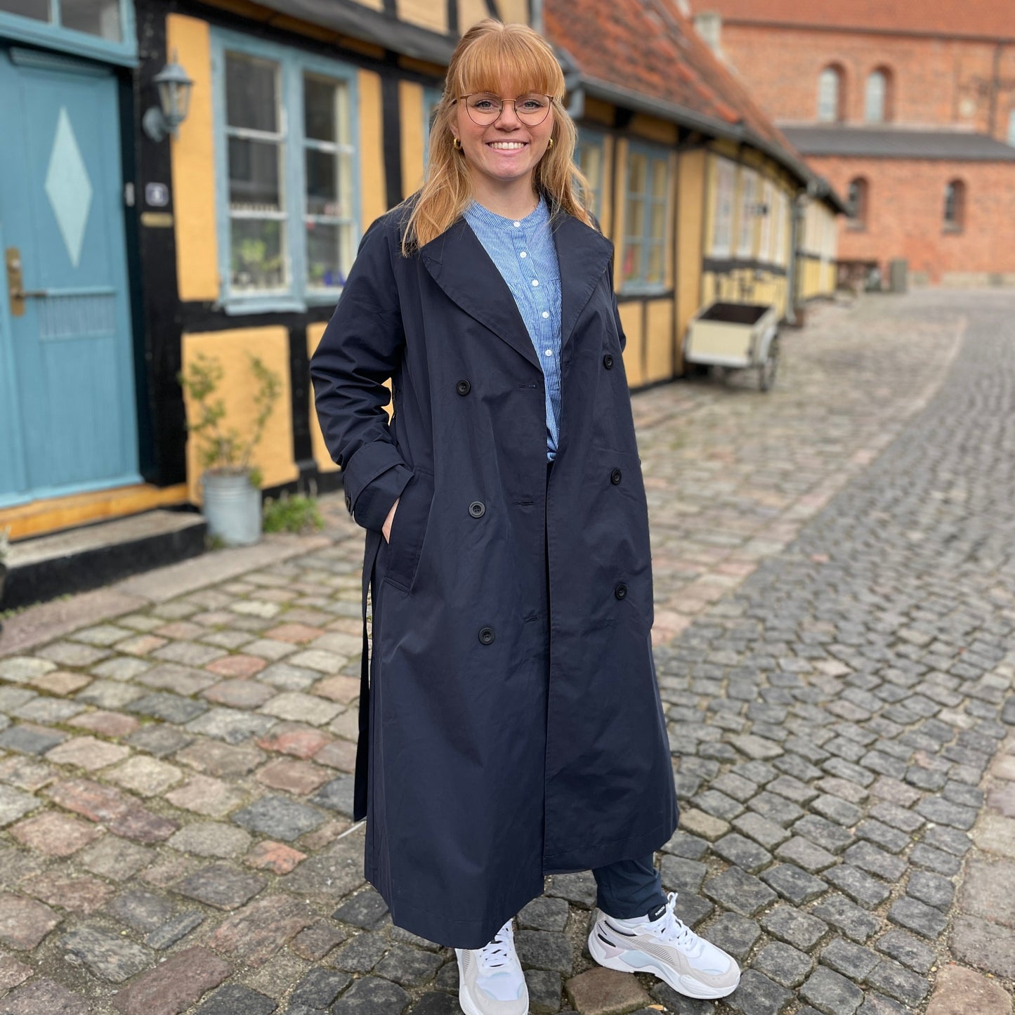 Navy blå trench oat