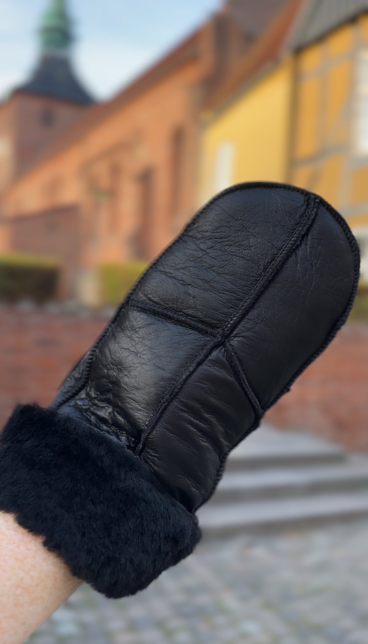 Henny, Vanter, Black, Re:designed