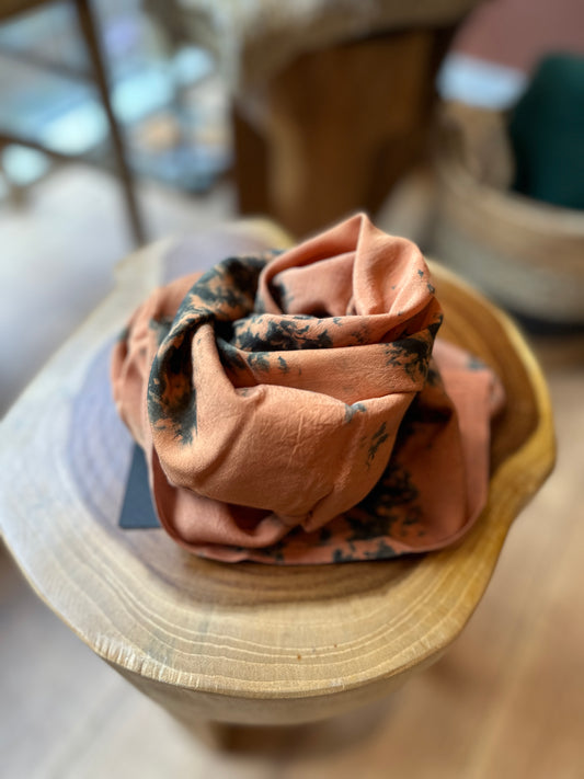 #32 Lille silketørklæde (65x65 cm.)