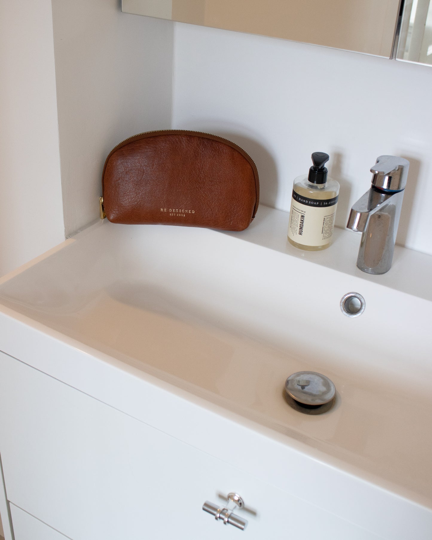 Hoshi, Makeuptaske, Walnut, Re:designed