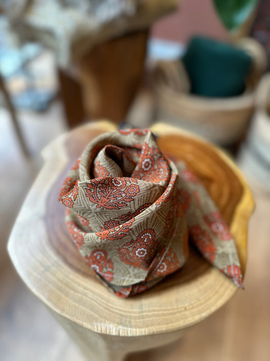 #26 Lille silketørklæde (65x65 cm.)