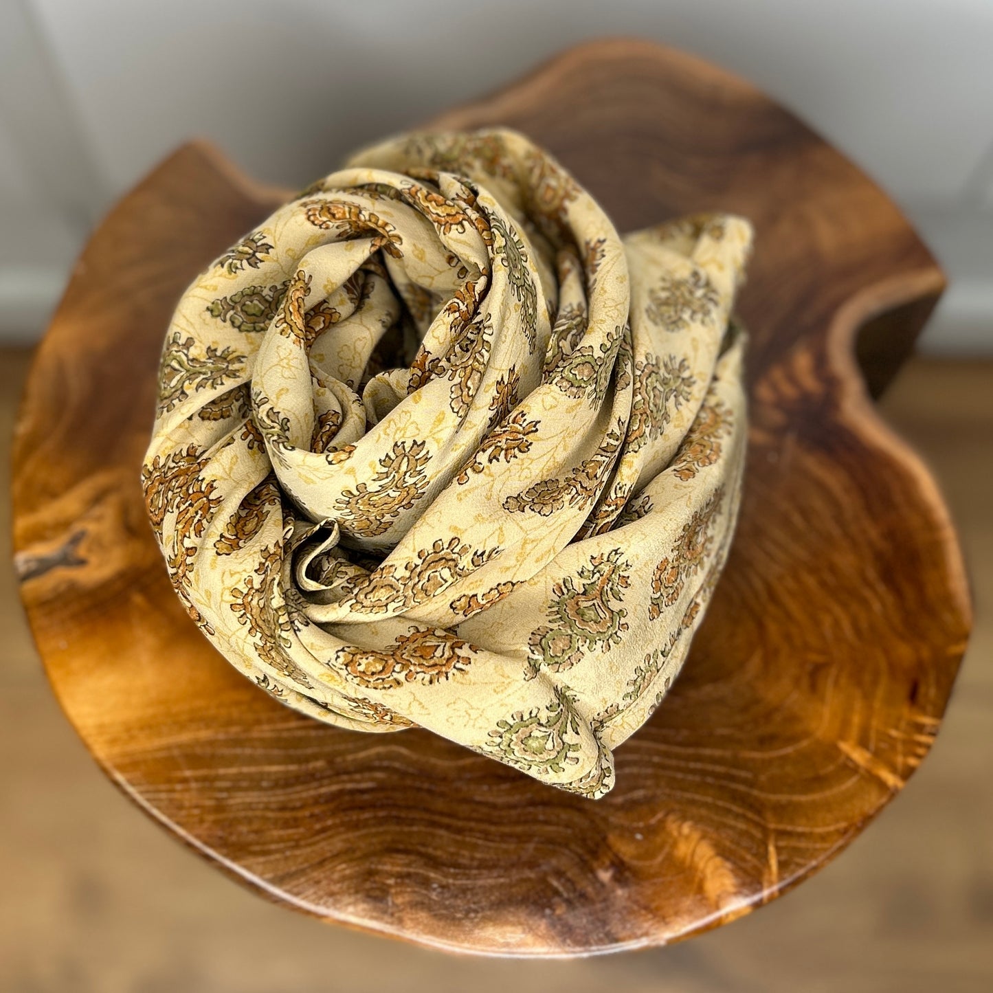 #20 Mellem silketørklæde (100x100 cm.)