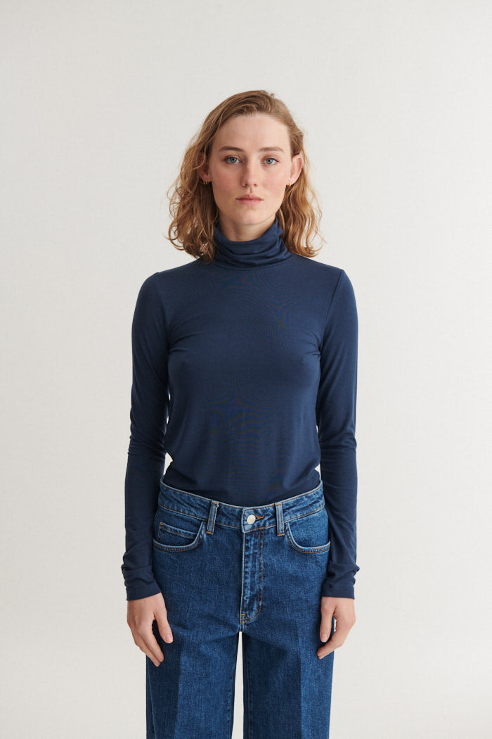 Joline T-Neck, Navy, Basic Apparel