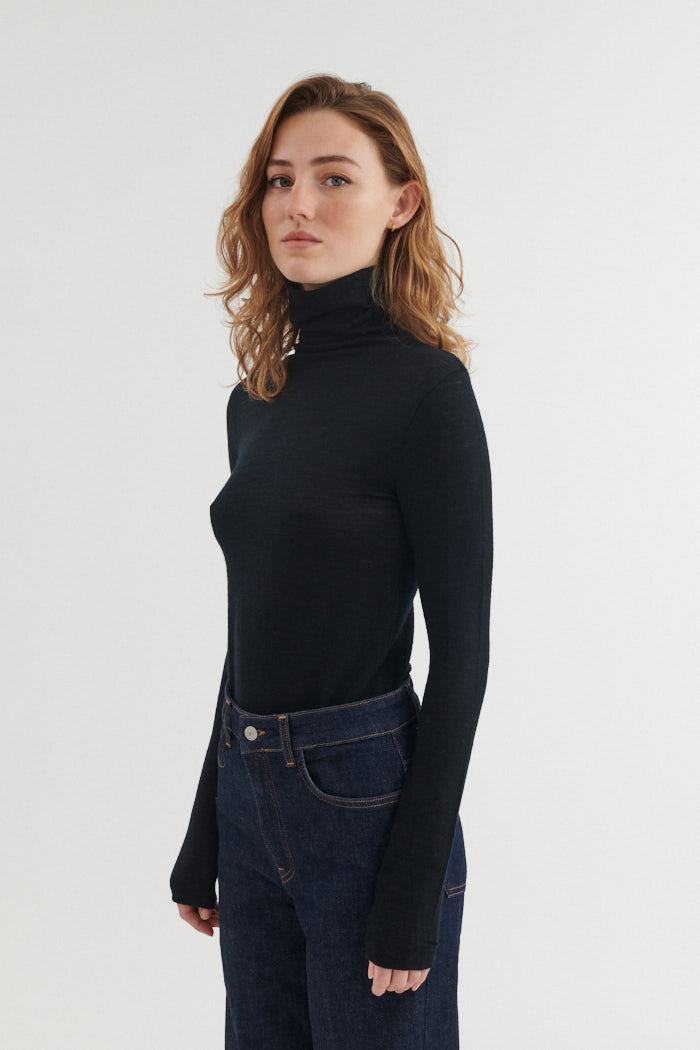 Rinja T-Neck, Black, Basic Apparel