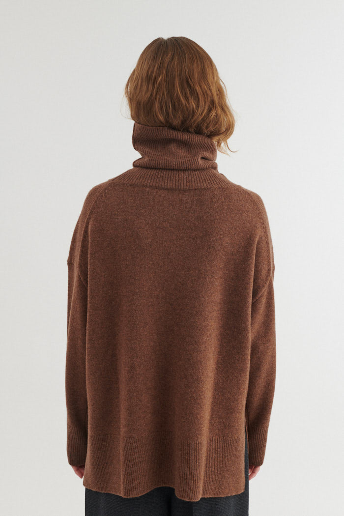 Liz Rullekrave Sweater, Fondue Fudge, Basic Apparel