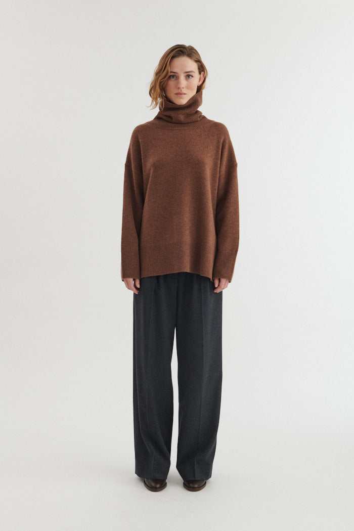 Liz Rullekrave Sweater, Fondue Fudge, Basic Apparel