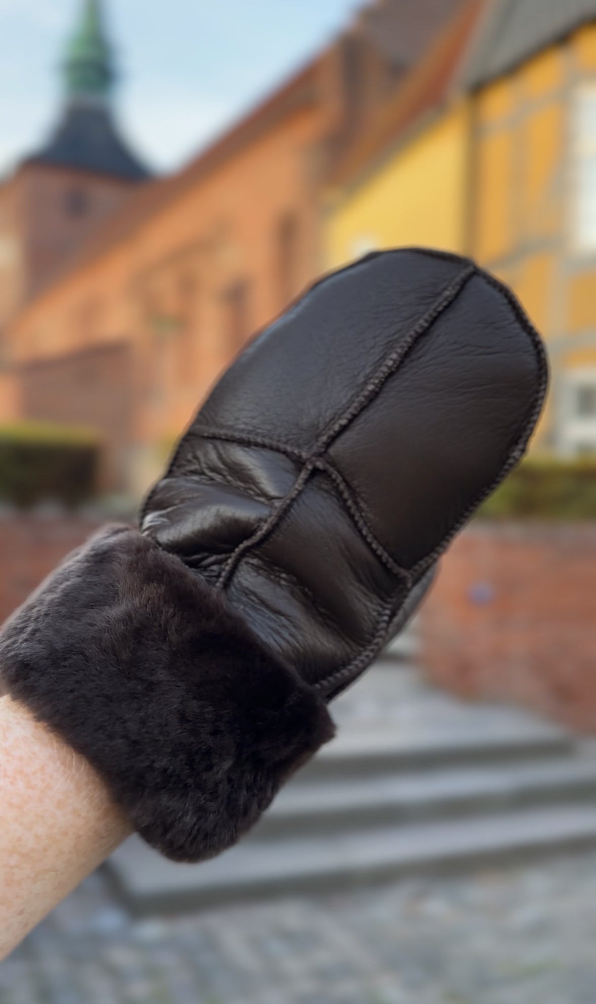 Henny, Vanter, Dark Brown, Re:designed