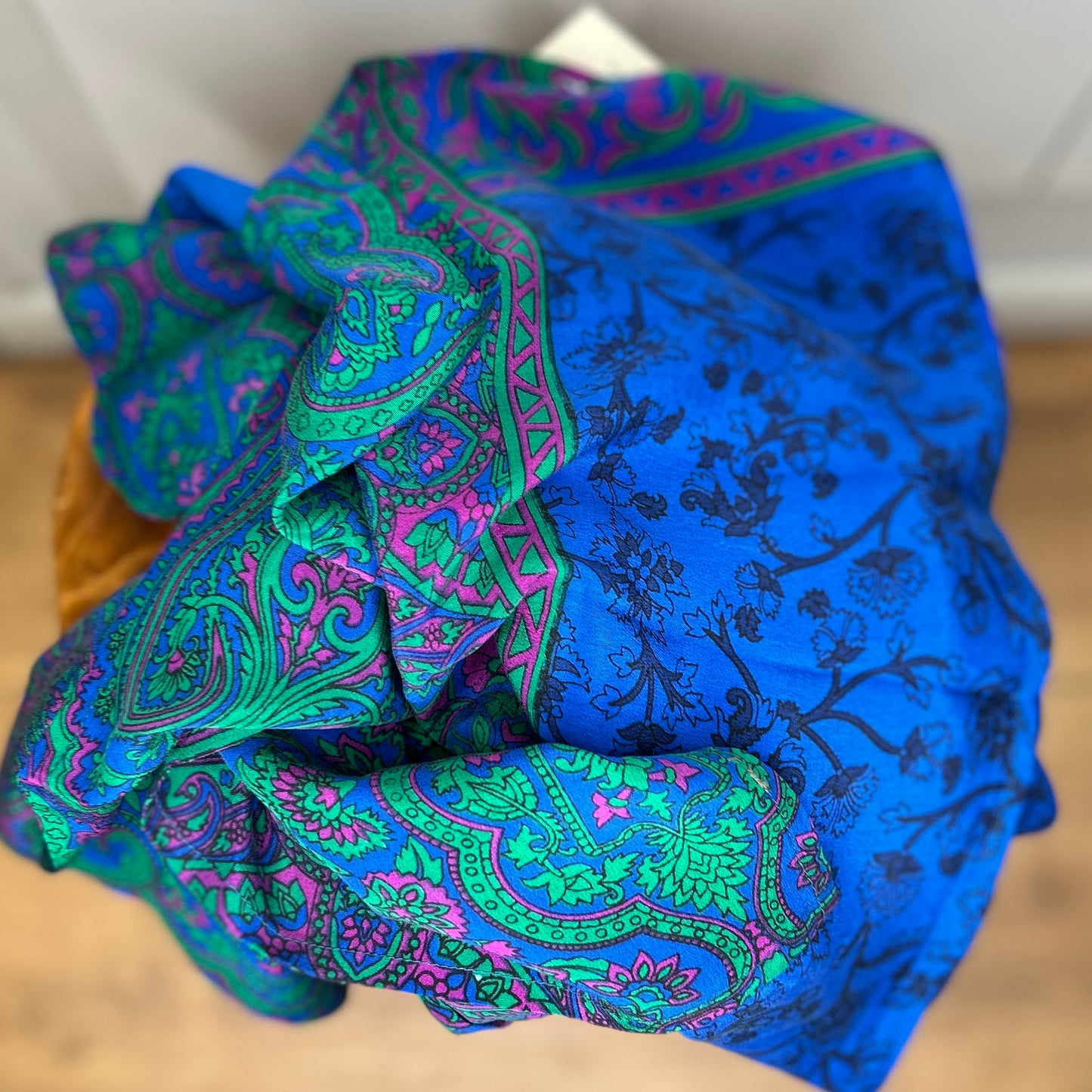 #24 Mellem silketørklæde (100x100 cm.)
