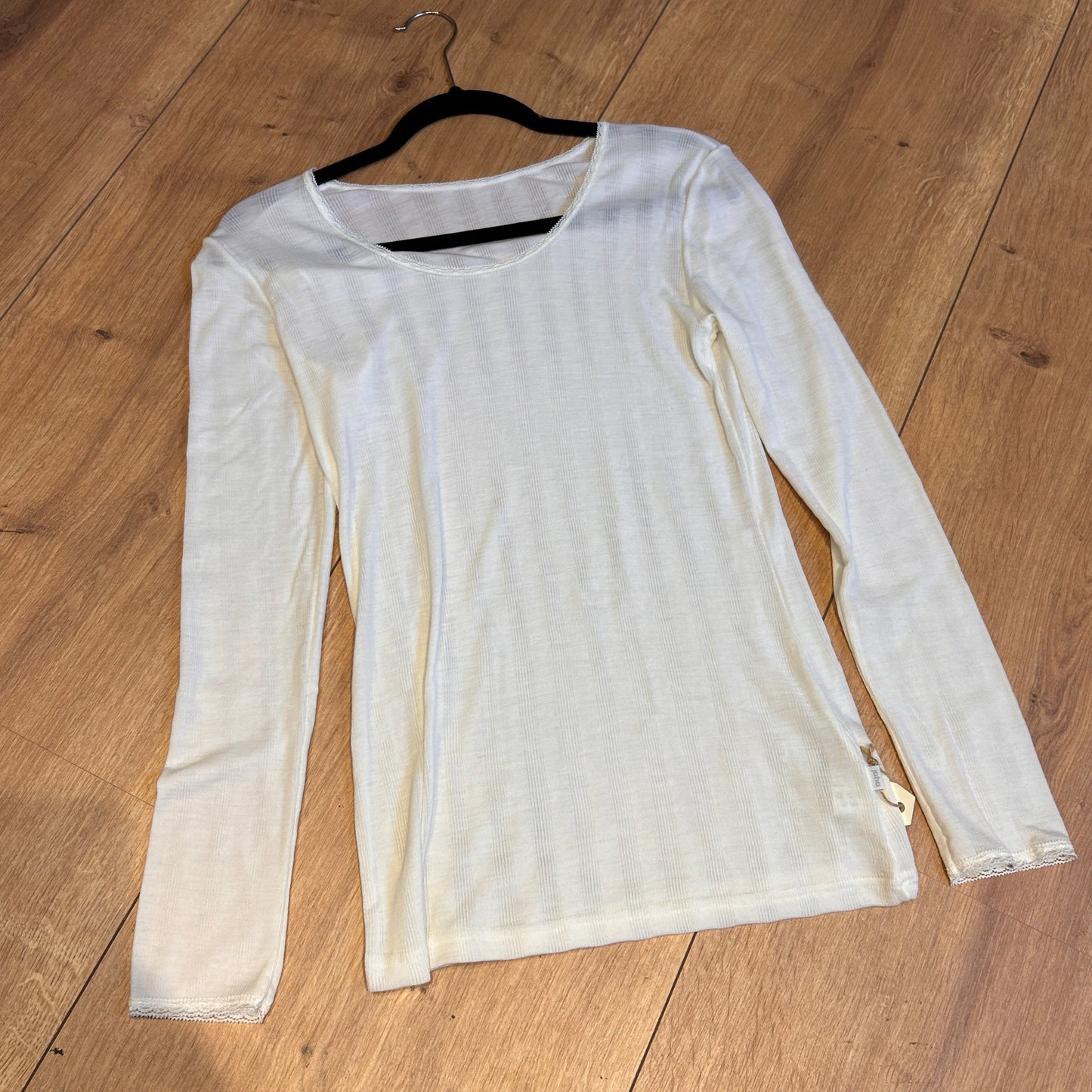 Bluse m/ blonde (off white) wool/silk