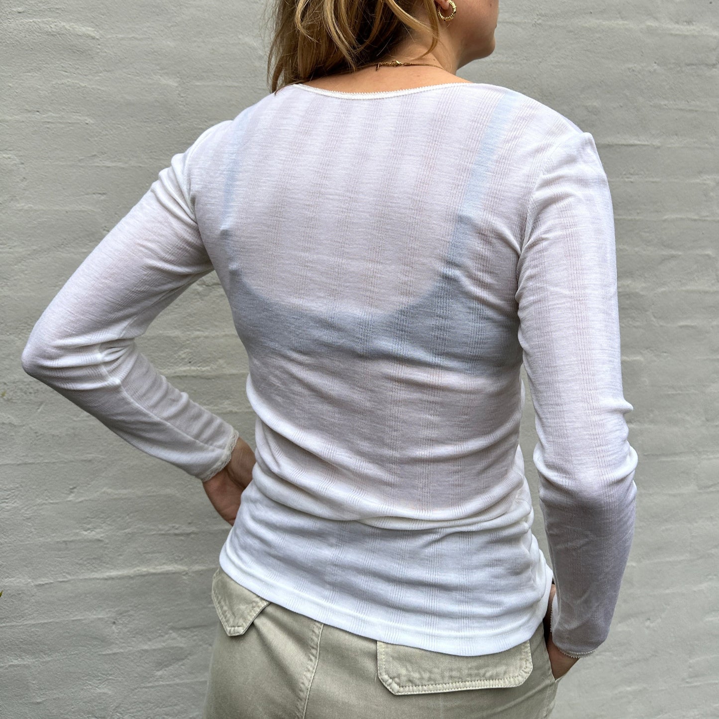 Bluse m/ blonde (off white) wool/silk