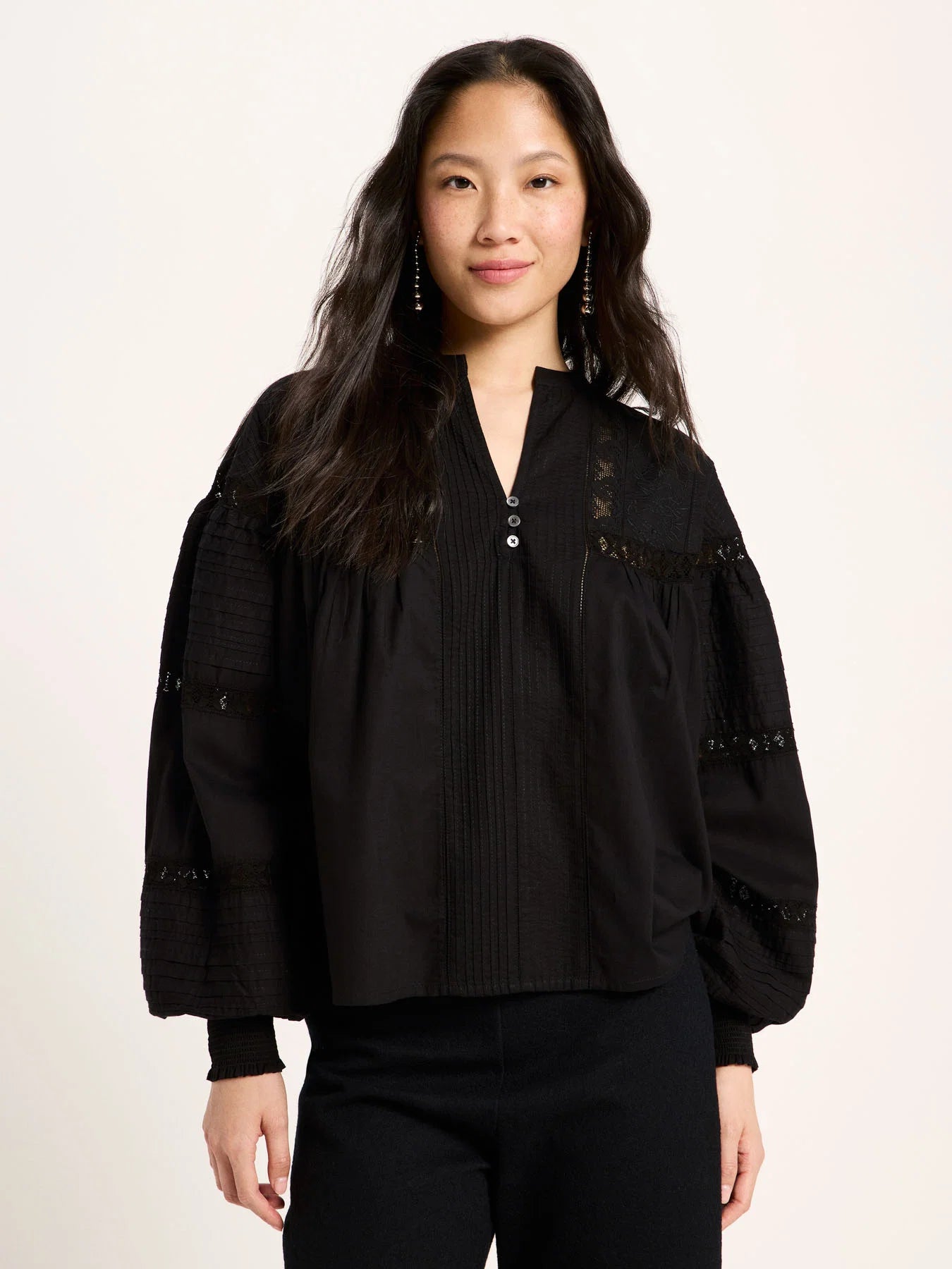 Skjorte m/ Broderie Anglaise, Black, Lanius