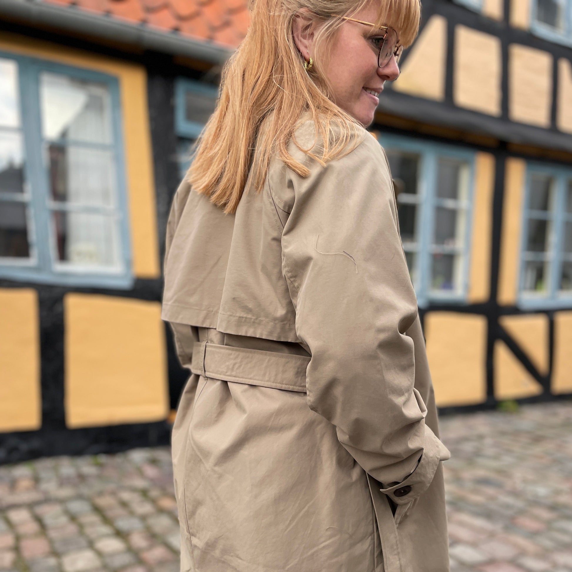 Gise coat sepia tint