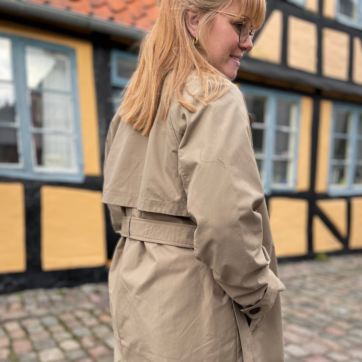 Gise coat sepia tint